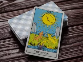 Combinaciones poderosas: La Luna y el Mundo en el Tarot
