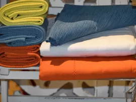 Encuentra las mejores mantas cubre sofás en IKEA  Mantas y plaids