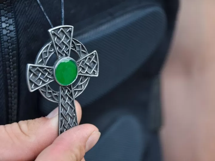 significado cruz celta colgante